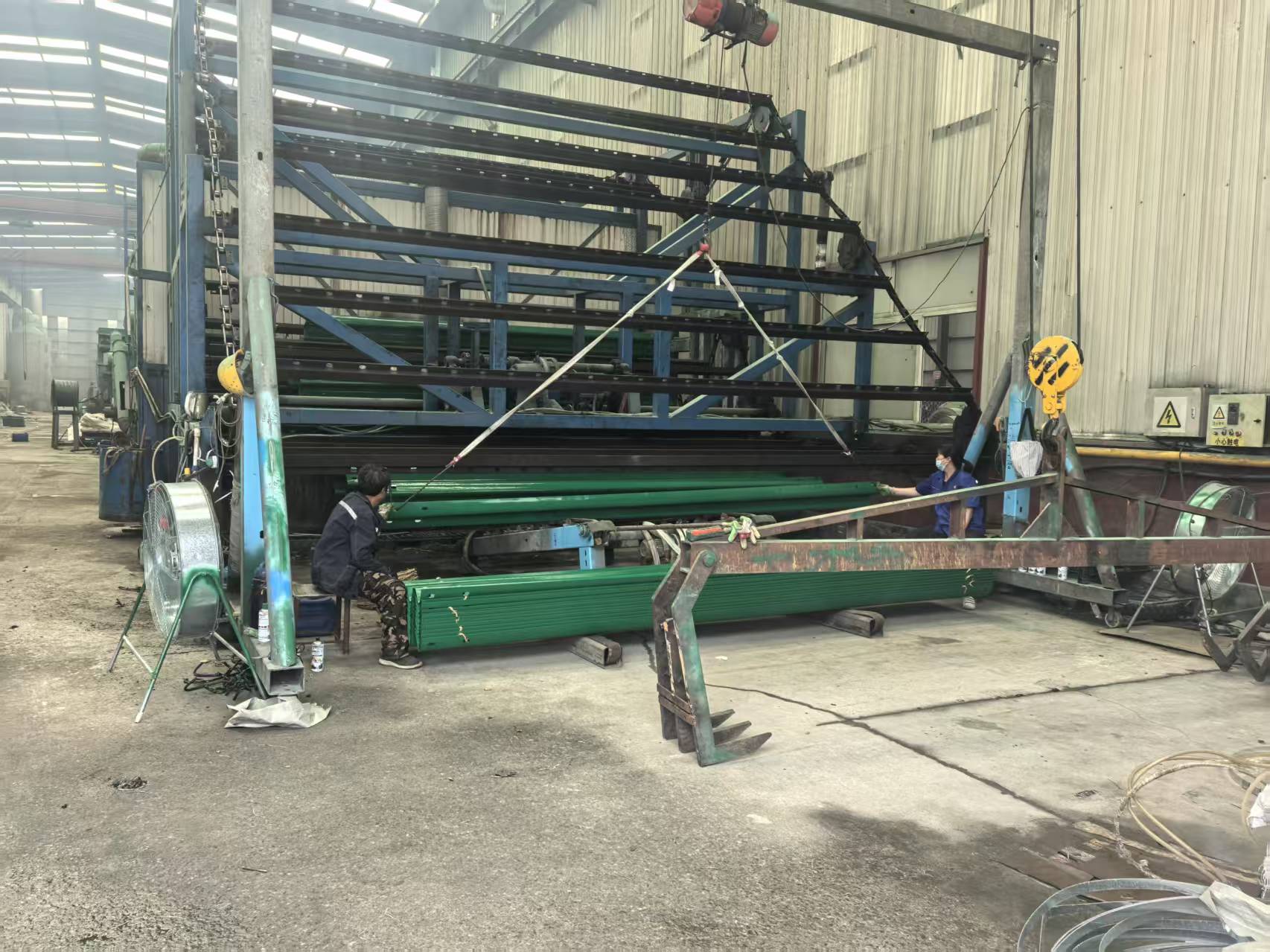 重庆市波形护栏板环氧锌基波形护栏 - 方案